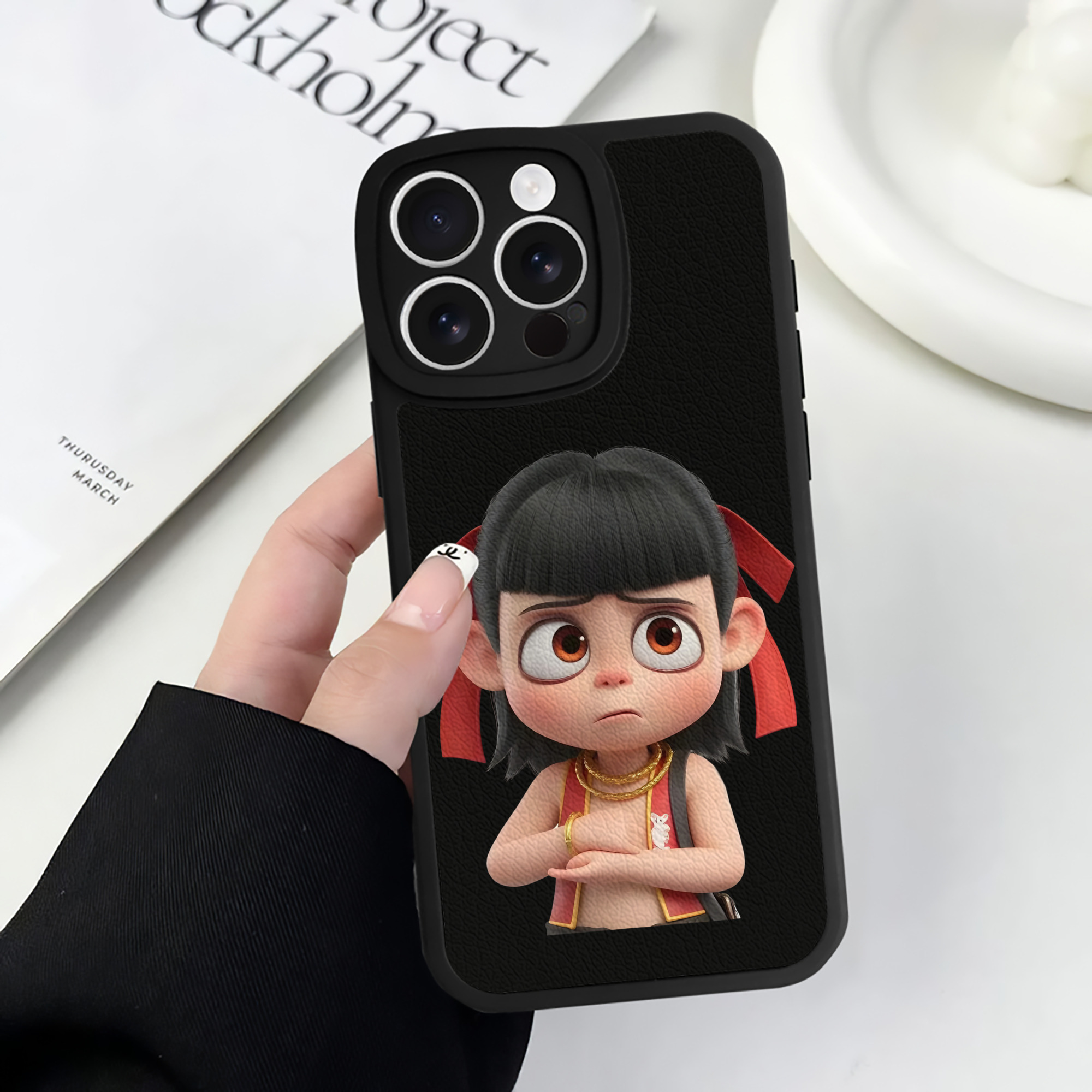 （画像用） Ne Zha 2 ナタ 魔童の大暴れ 【iPhone 16シリーズ対応】シリコンスマホケース（レザー調） 材質：シリコン